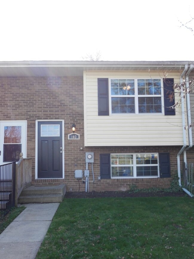 Beautiful Townhouse- Taneytown, MD - Beautiful Townhouse- Taneytown, MD