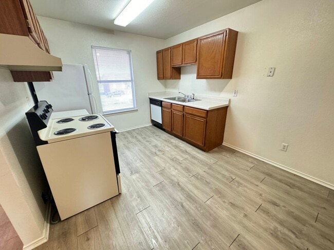 Photo - 1605 Benttree Dr Unidad C