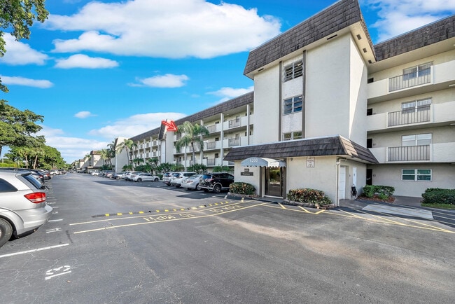 Building Photo - 6200 NW 44th St Unit 405