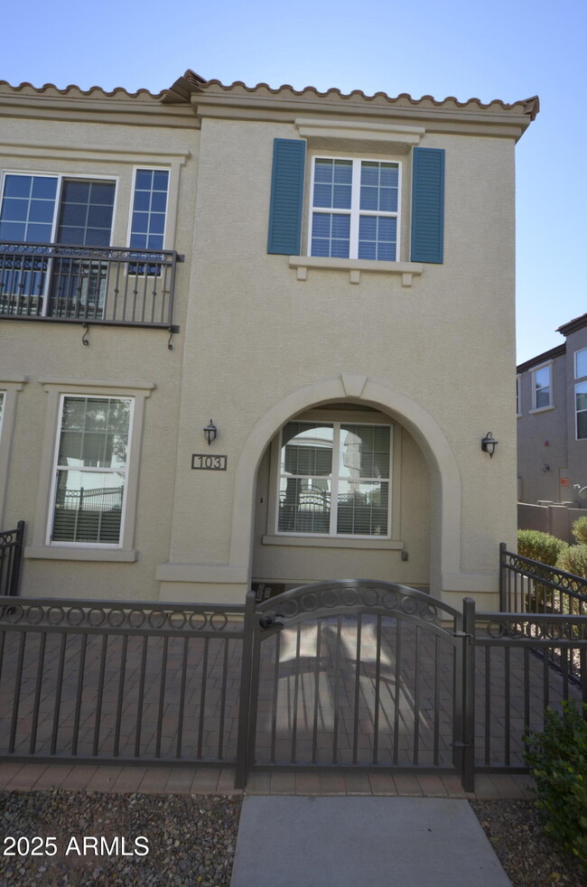 Photo - 4726 E Red Oak Ln Townhome