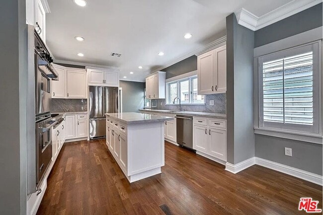 Photo - 515 S Van Ness Ave