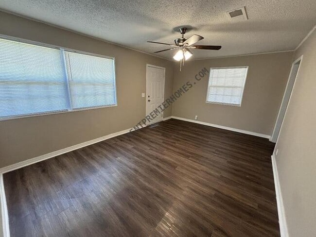 Photo - 404 N Scott St