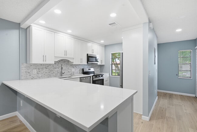 Building Photo - 9292 Vista Del Lago Unit D