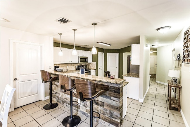 Photo - 2048 Lake Trail Dr