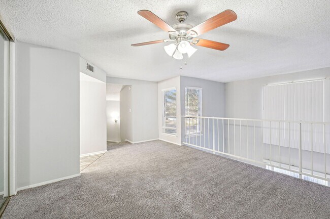 Hollyhills Apartments
