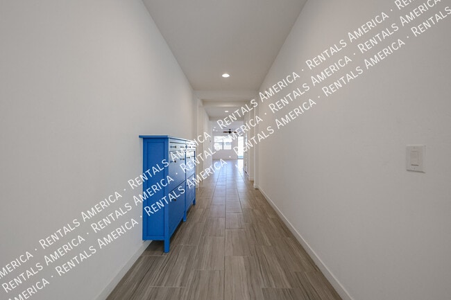 Photo - 2256 E Ridgewood Ln