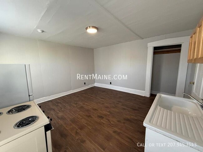 Photo - 74 Court St Unit Apt #4