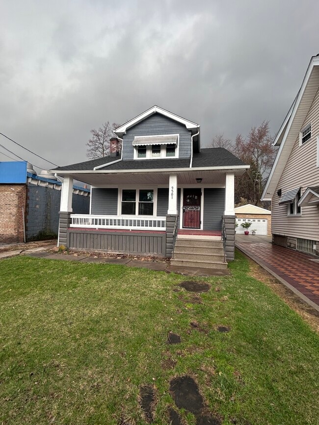 Building Photo - 9501 Rosewood Ave