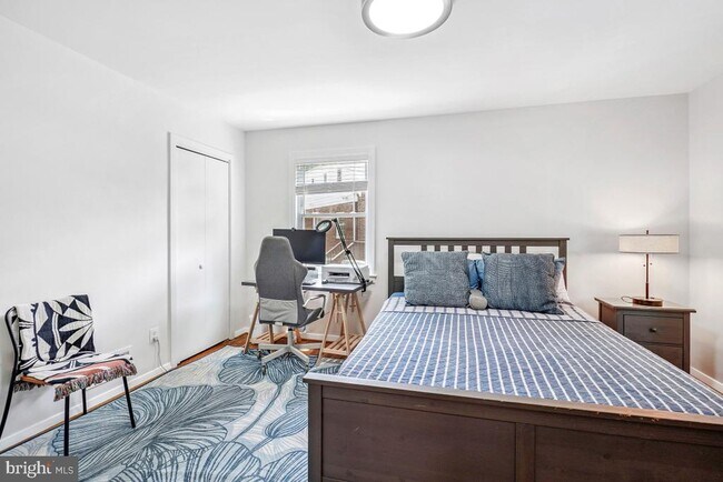 Photo - 7003 Wells Pkwy