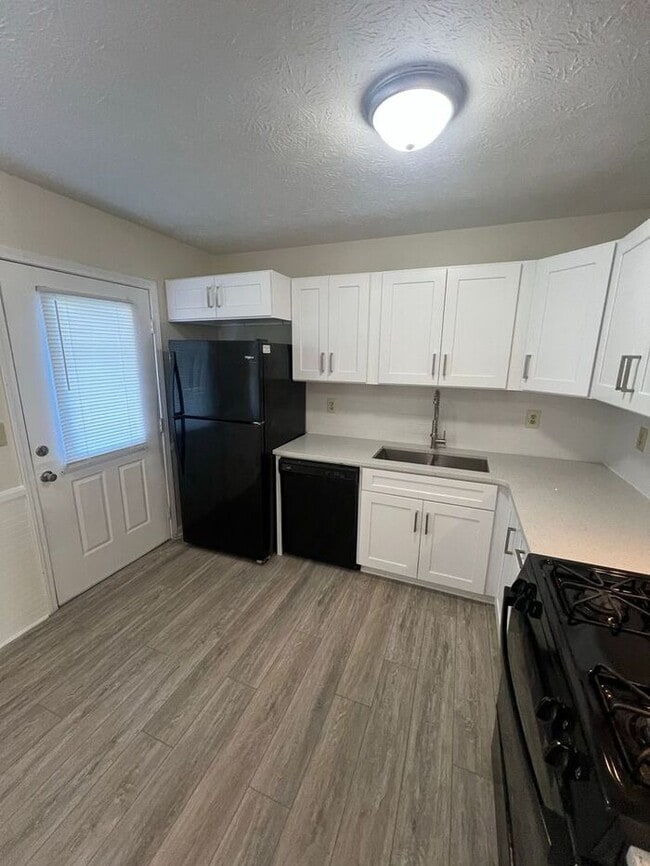 Photo - Ready Now! 2 bedroom and 1 bathroom !!!!