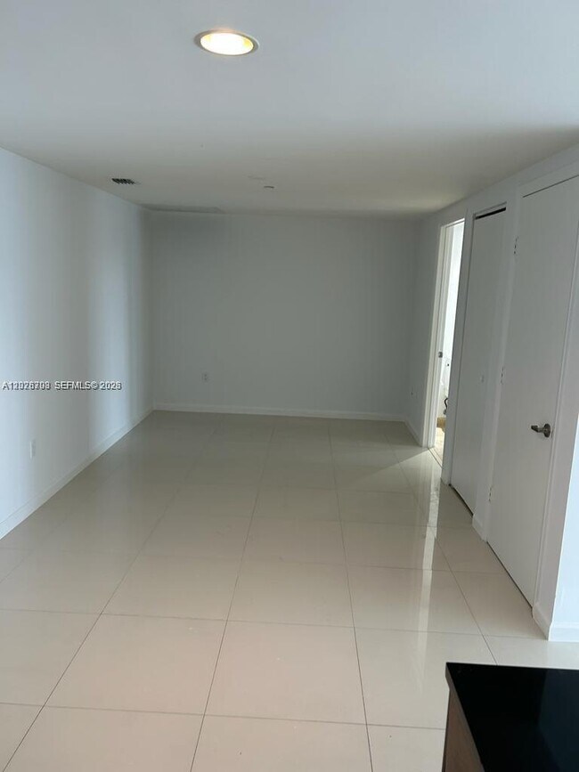 Photo - 495 Brickell Ave Unit 3203