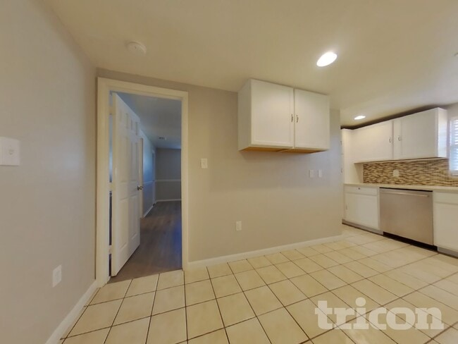 Photo - 2432 Breakwater Cir