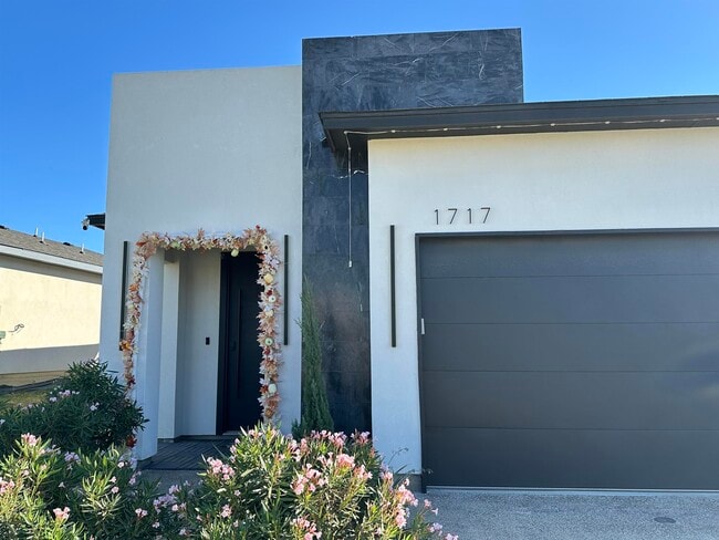 Photo - 1717 Cordova Dr