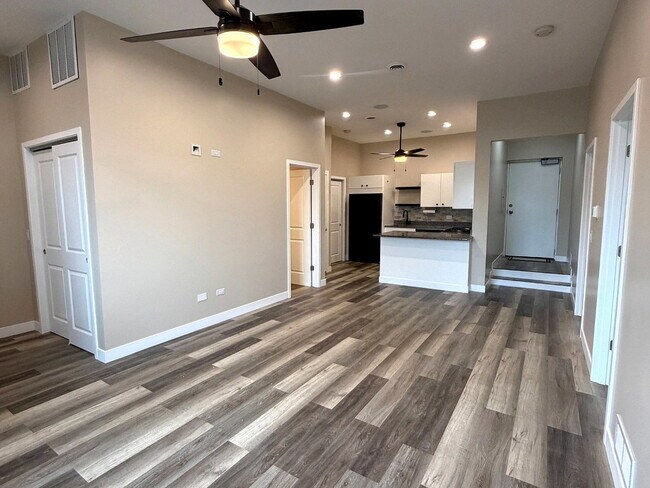 Photo - 4809 W 103rd St