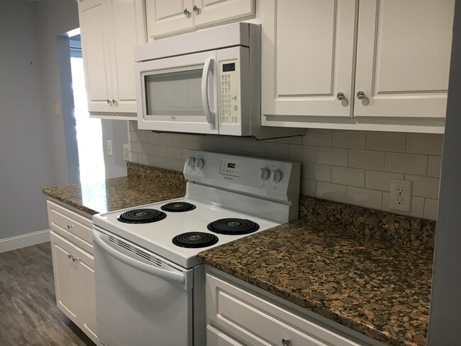 Photo - 116 W Middlebury Ln SW