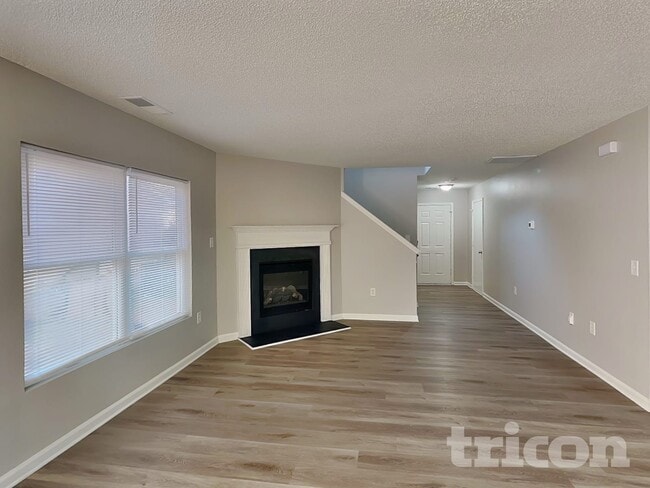 Photo - 10242 Hugue Way