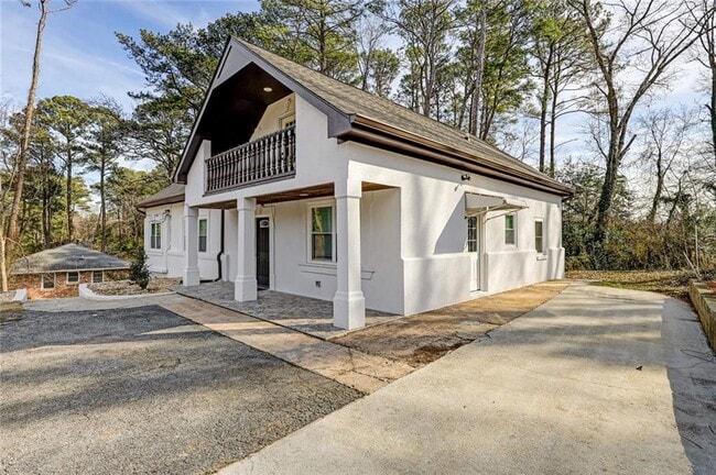 Photo - 1887 Shalimar Dr NE