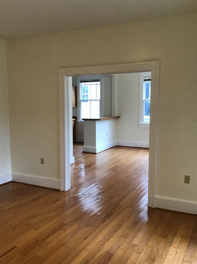 Livingroom - 5714 Willow St Unit 1st floor