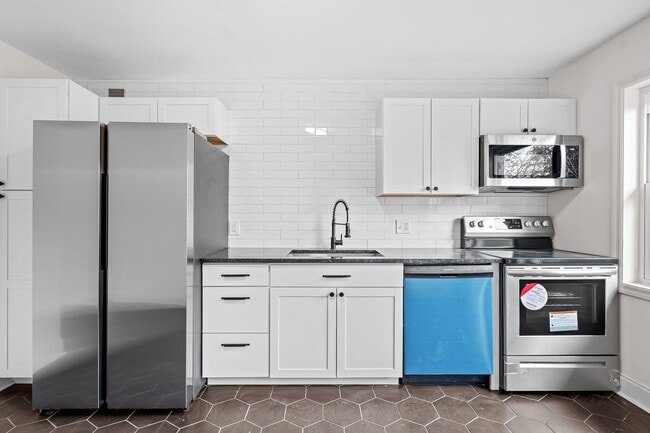 Photo - 1121 West End Blvd