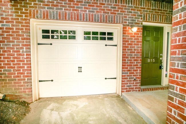 Photo - 815 Charles Bank Ave SE