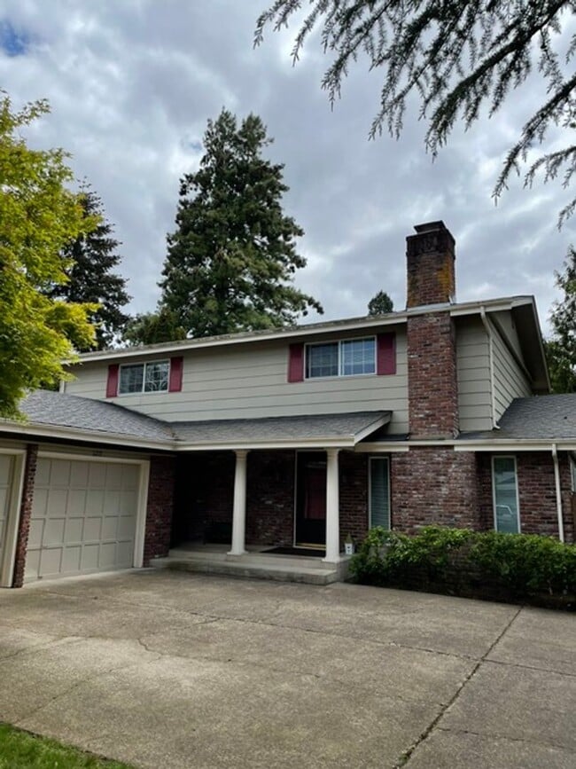 Building Photo - 2-Bedroom 1 1/2-Bathroom duplex