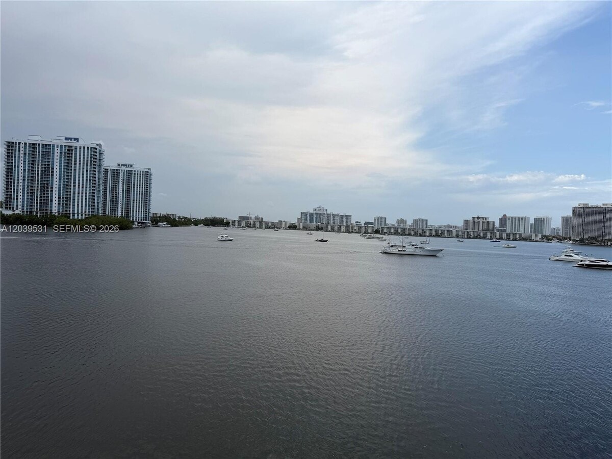 Photo - 16546 NE 26th Ave Unidad 4B