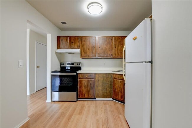 Photo - 6 College Dr