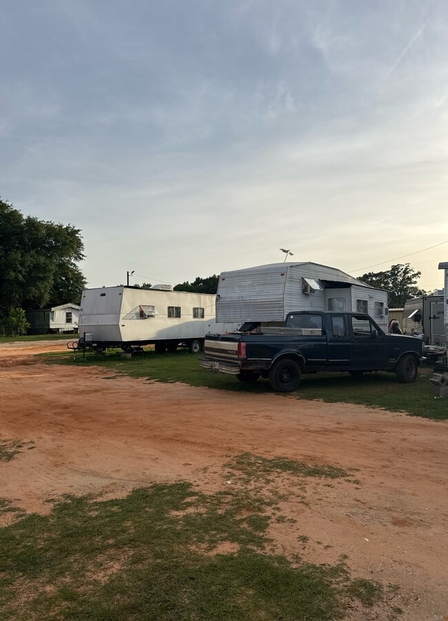 Building Photo - Multi mart RV Park Unit 6 F