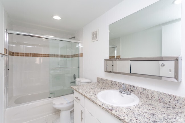 Photo - Lago Club Apartments