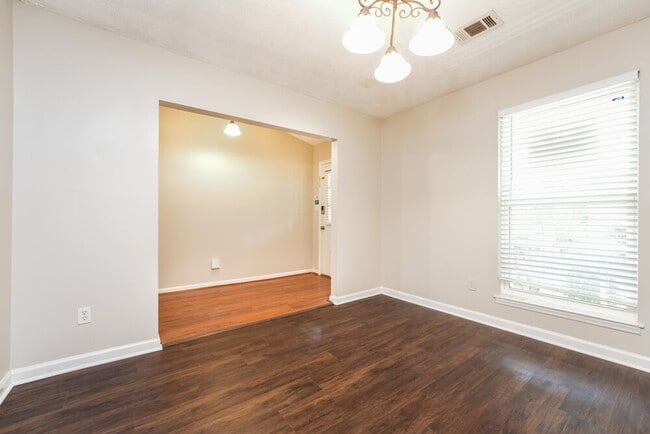 Photo - 462 Sherwood Cir