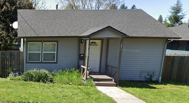 Building Photo - 2 Bedroom Single Level Home with Large Fenced Yard in N. Portland!