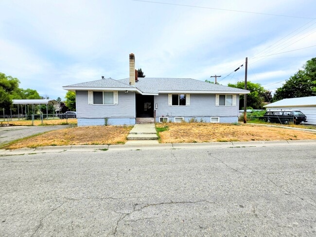 Building Photo - 310 Flower St