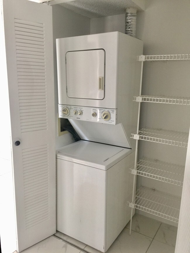 Photo - Lakeshore at University Park