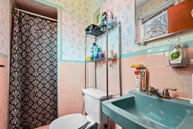 Photo - 3535 Marlbrough Way