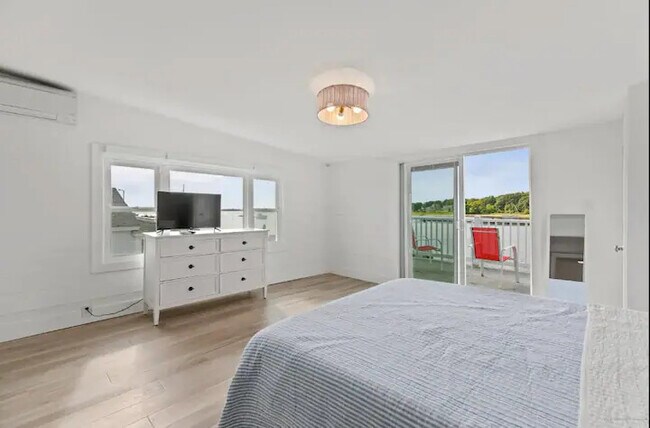 Main Bedroom with Private Deck on the Second Floor - 13 Bay Ave