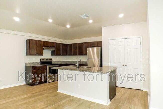Photo - 341 Reeves St