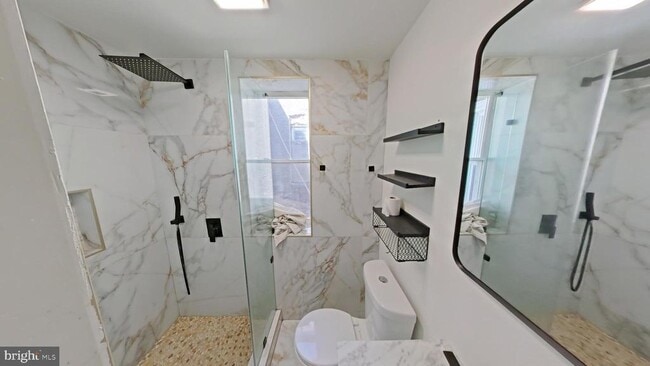 Photo - 3331 N Howard St