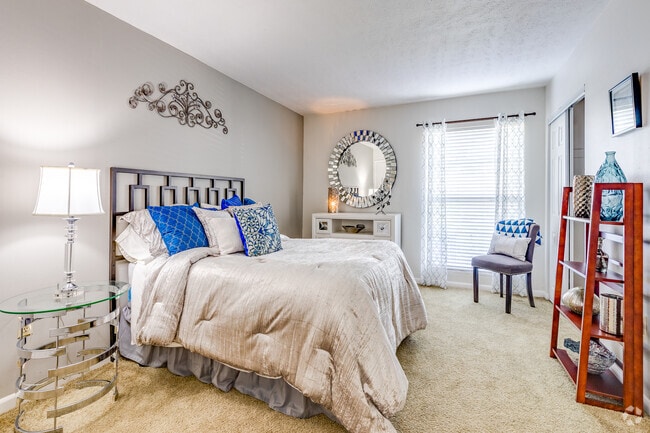 1 BR, 1 BR - 700SF