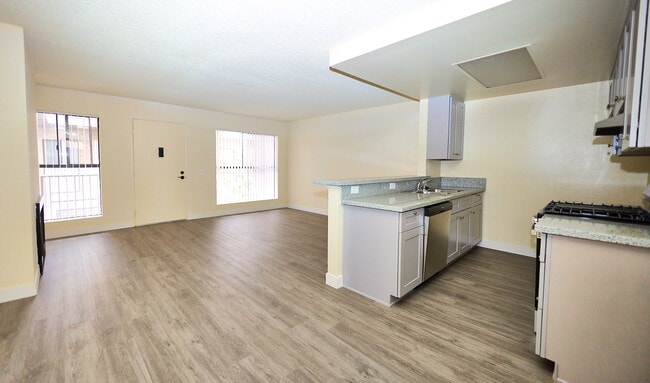 Photo - 1402 N Alta Vista Blvd