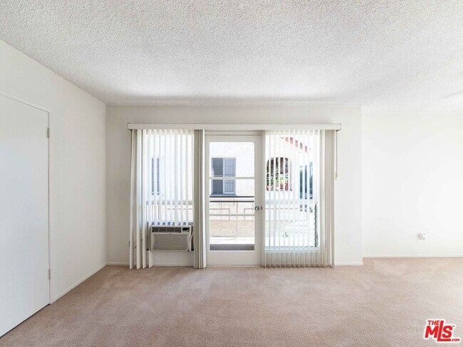 Photo - 122 Croft Ave Unit 5