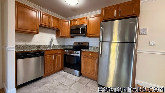 12 Westgate Dr Unit 105