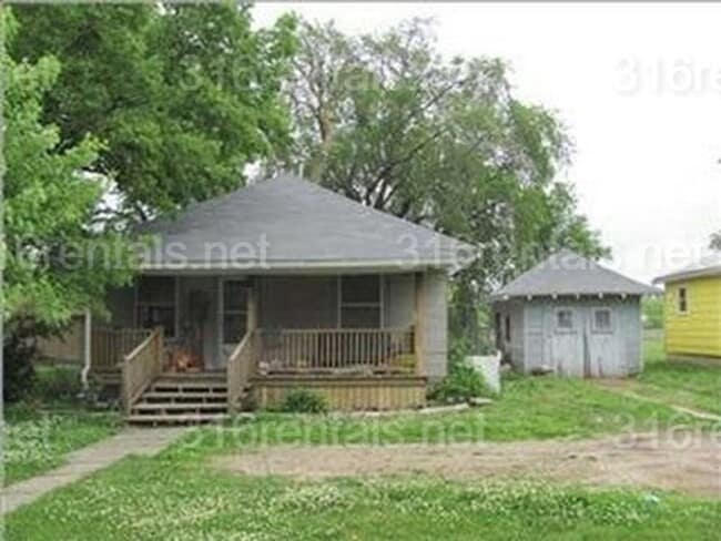 Building Photo - $849 - 3 bed 1 bath - Single Family Home