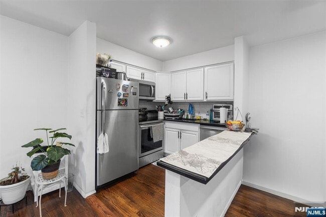Building Photo - 384 Terhune St Unit 7-7 Rental