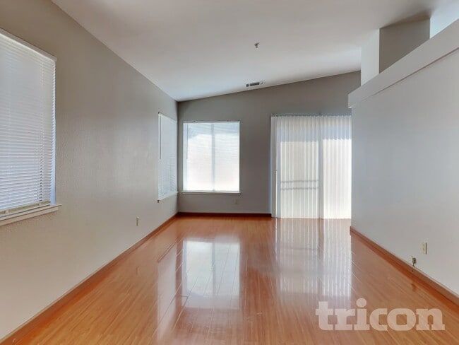 Photo - 213 Jana Way