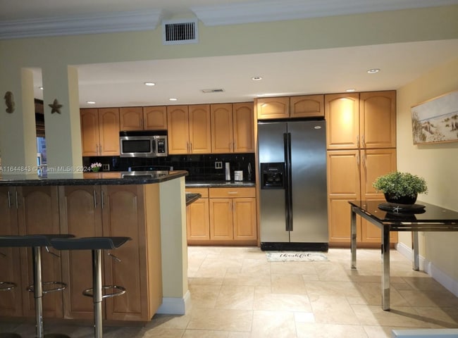 2900 NE 30th St Unit h3