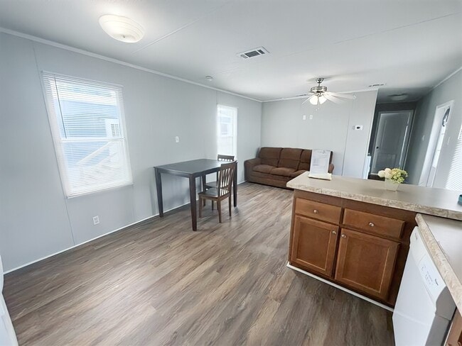 Photo - 110 N Michigan St