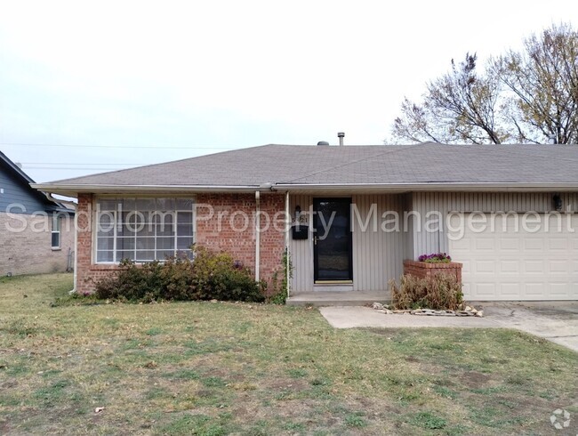 Building Photo - FOR LEASE | Mid-town Tulsa | 2 Bed, 1 Bath... Rental