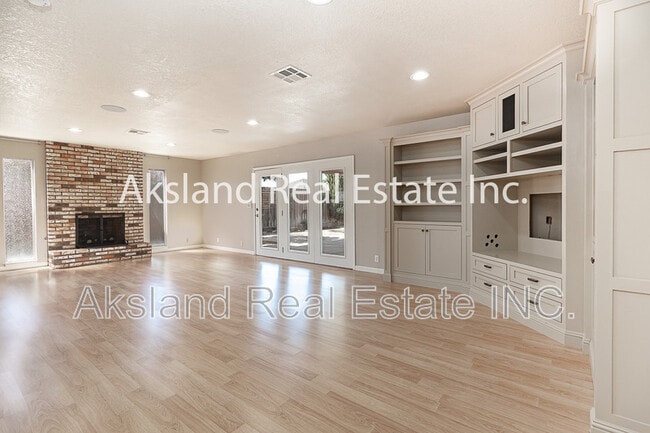 697 Garden Gate Dr