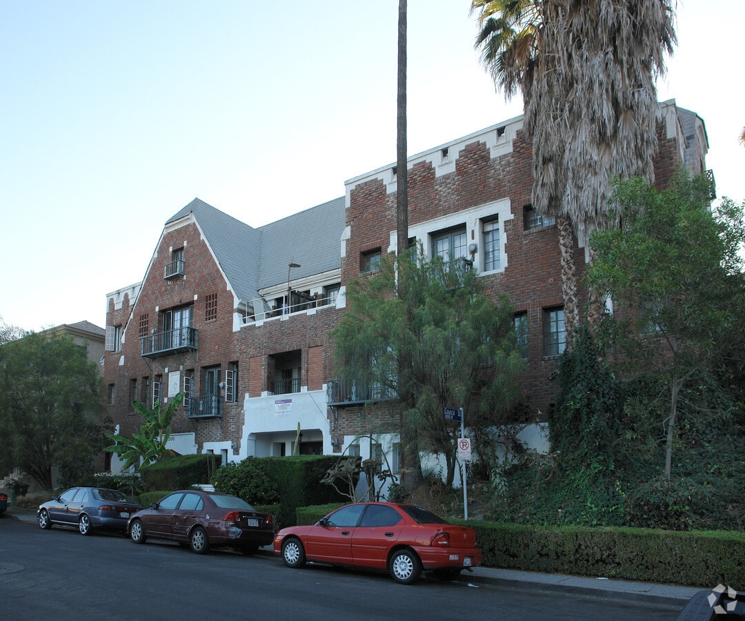 Photo - 200 N Edgemont St Apartments