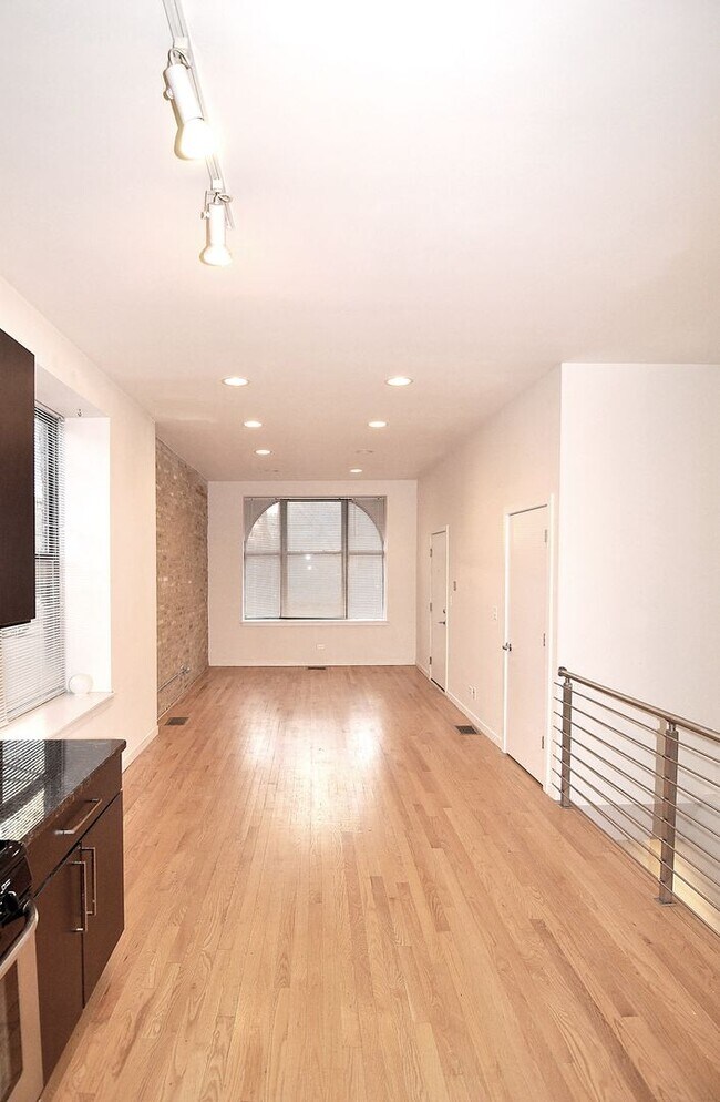 Photo - 649 N Wolcott Ave Unidad 1S